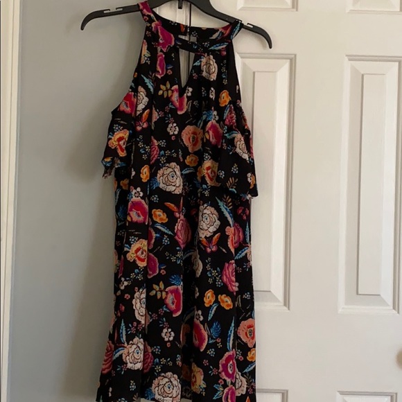 Black Floral Deas - Picture 1 of 6